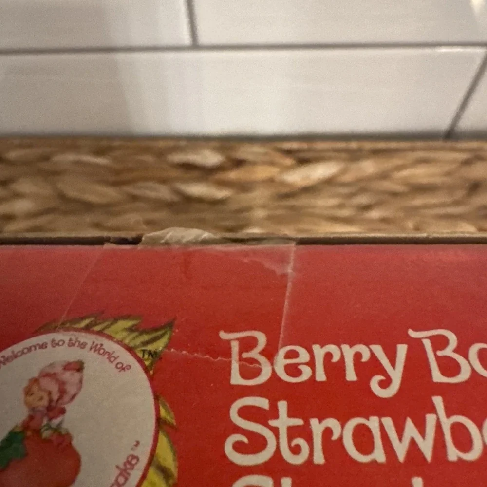 NRFB 1984 BERRY BABY STRAWBERRY SHORTCAKE DOLL New Sealed Vintage‎ NOS KENNER